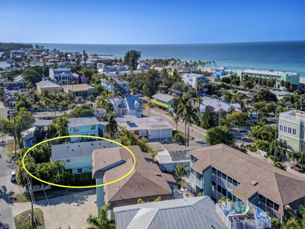 Bradenton Beach Four Bedroom Vacation Home with Pool & Spa